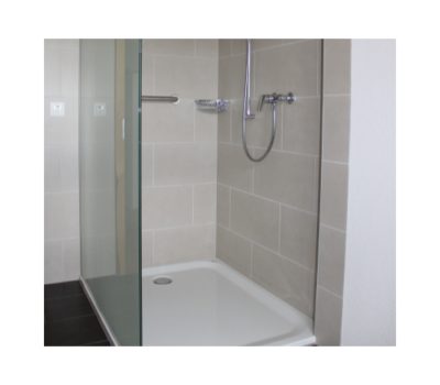 Dusche geplättelt durch Fabienne Huber Plattenlegerin in der Region Wil-Toggenburg