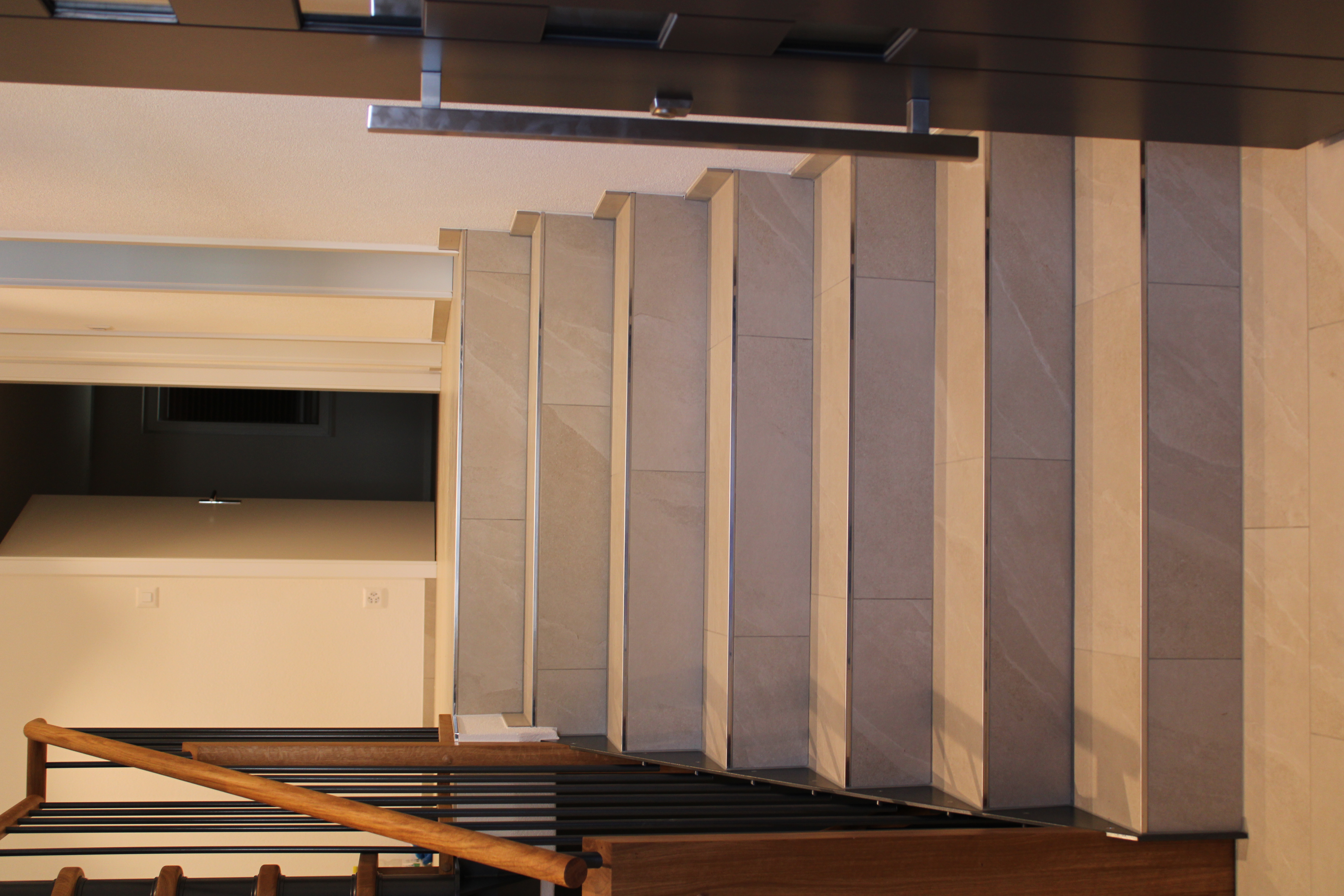 Treppe in Wilen bei Wil SG mit keramischen Bodenplatten